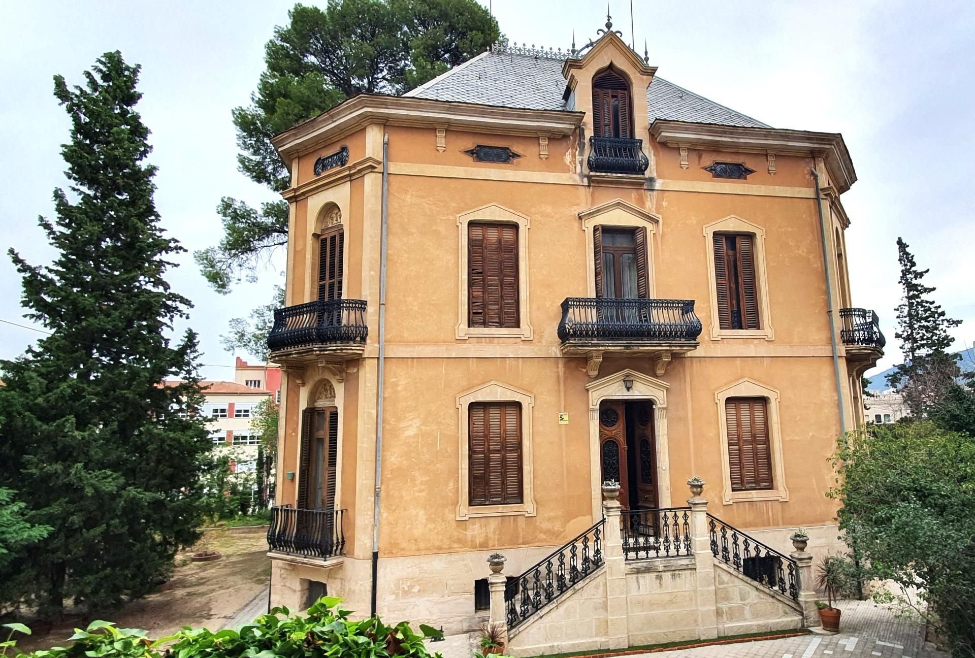 Vista exterior de Casa o xalet en venda en Alcoy / Alcoi amb Calefacció, Jardí privat i Terrassa
