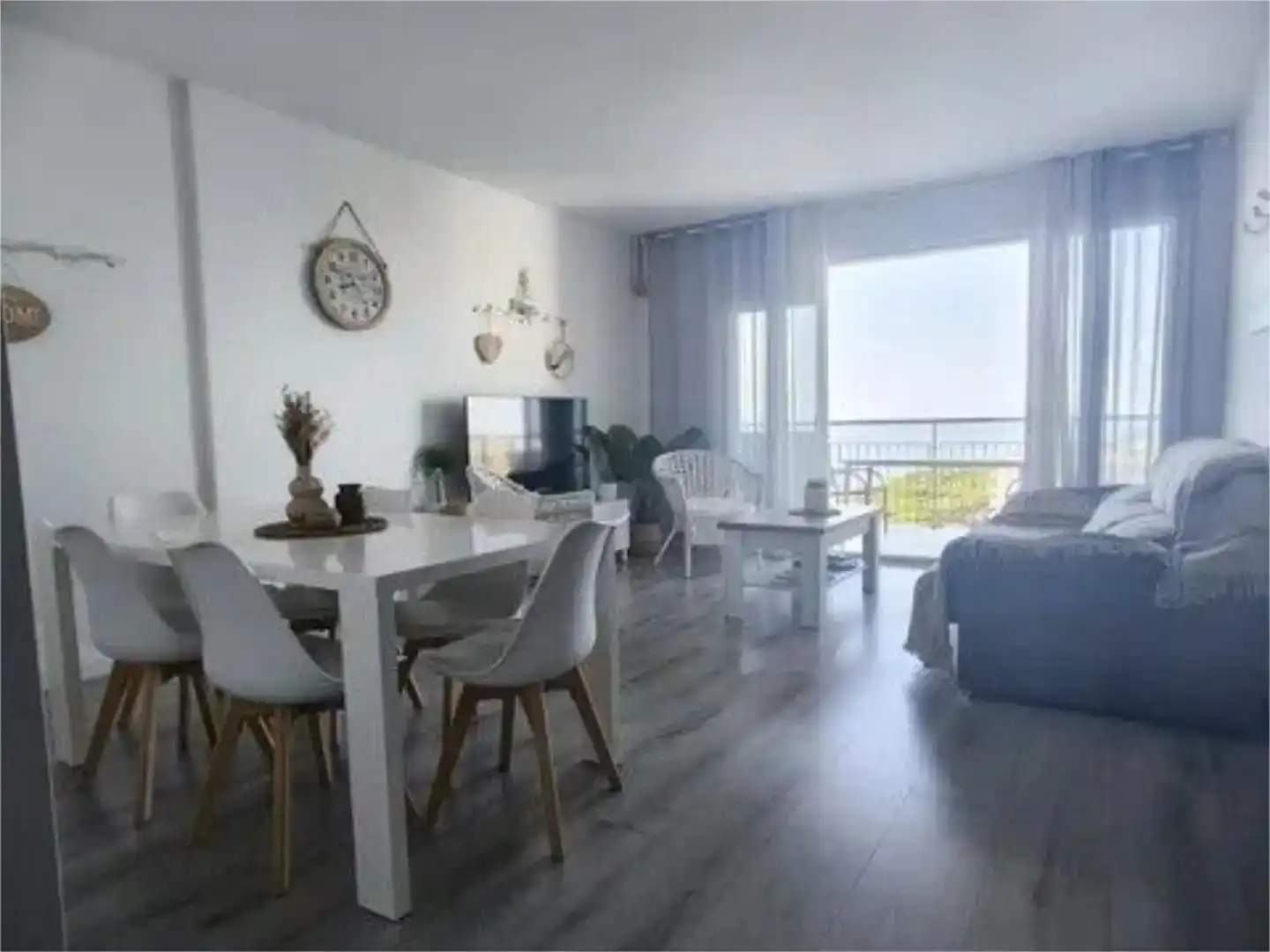 Wohnzimmer von Dachboden zum Verkauf in Blanes mit Schwimmbad und Balkon