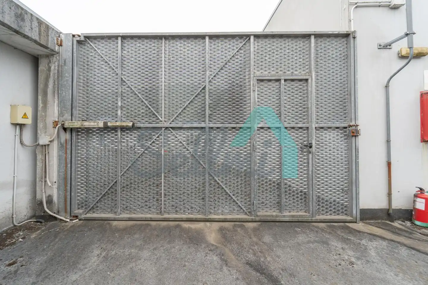 Vista exterior de Nave industrial en venta en Oviedo 