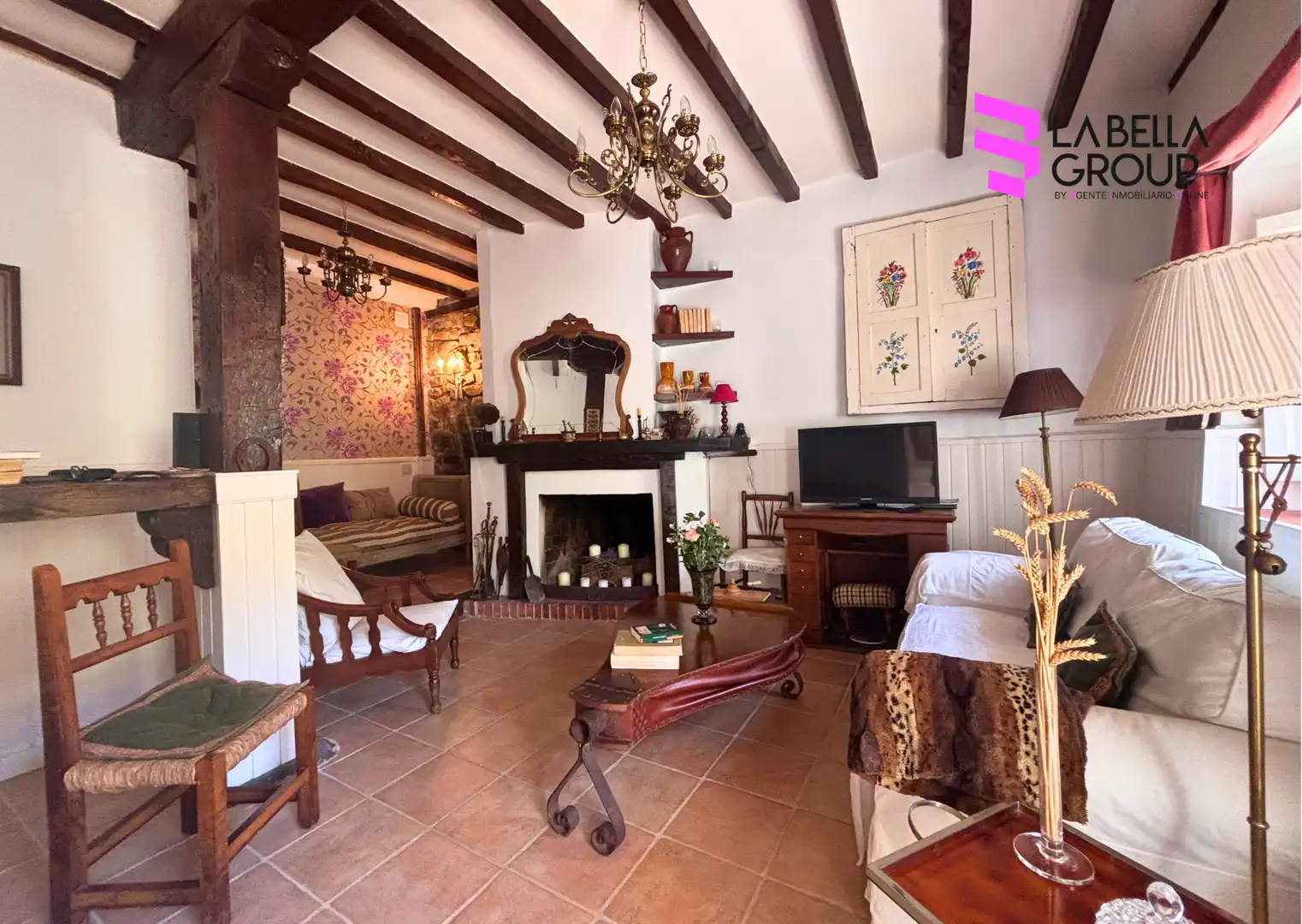 Sala d'estar de Finca rústica en venda en Pesaguero amb Calefacció, Jardí privat i Parquet