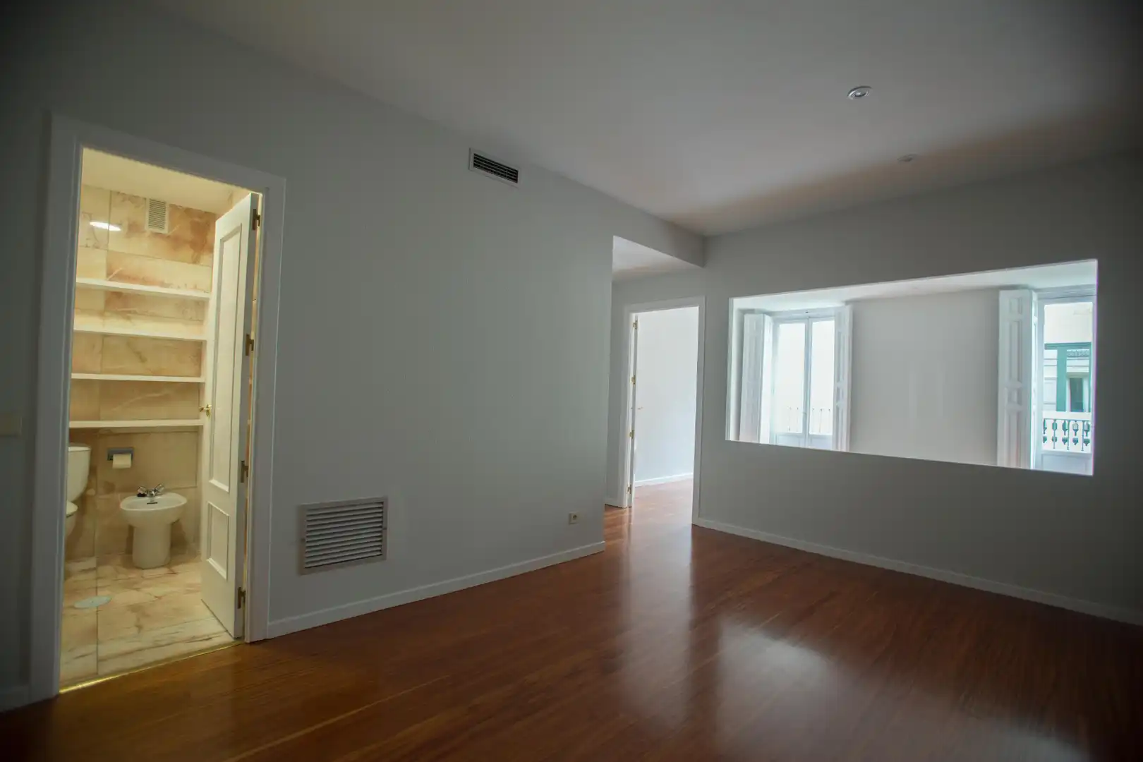 Living room of Flat for rent in Madrid  with Air Conditioner, Heating and Parquet flooring
