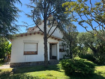 Casa amb piscina en venda a Carrer Gladiol 1