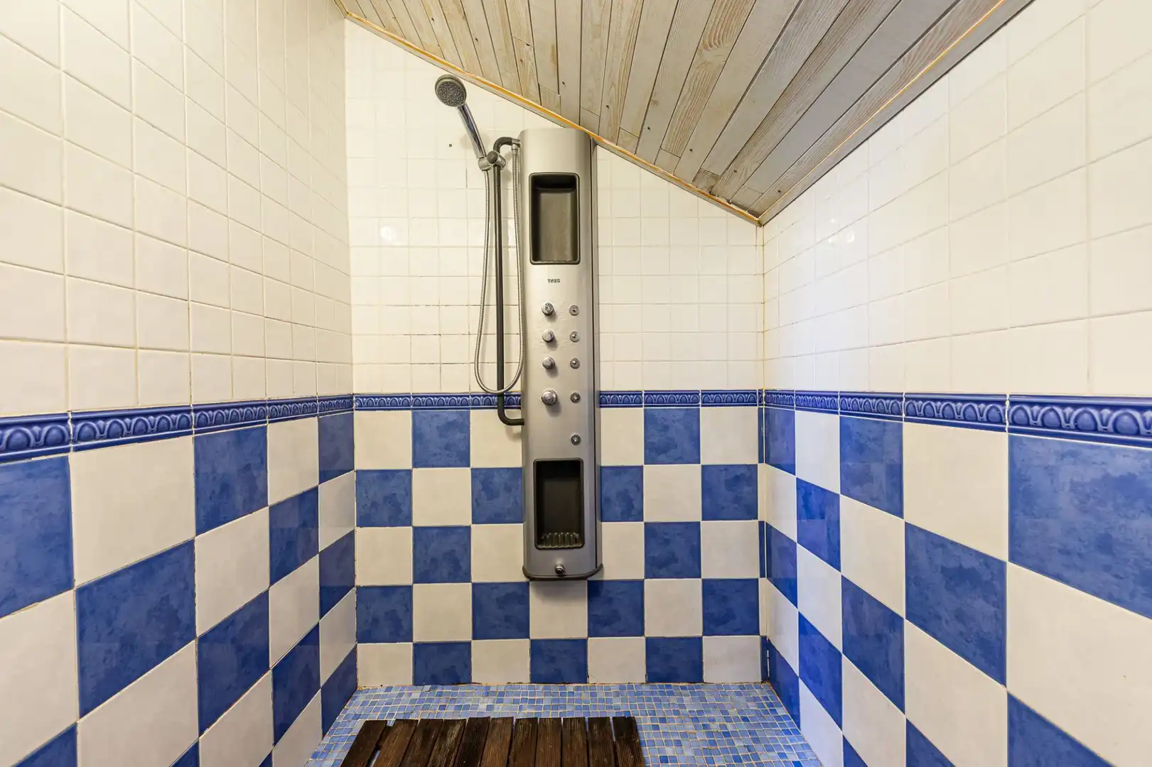 Bany de Casa o xalet en venda en Nuevo Baztán amb Aire condicionat, Calefacció i Jardí privat