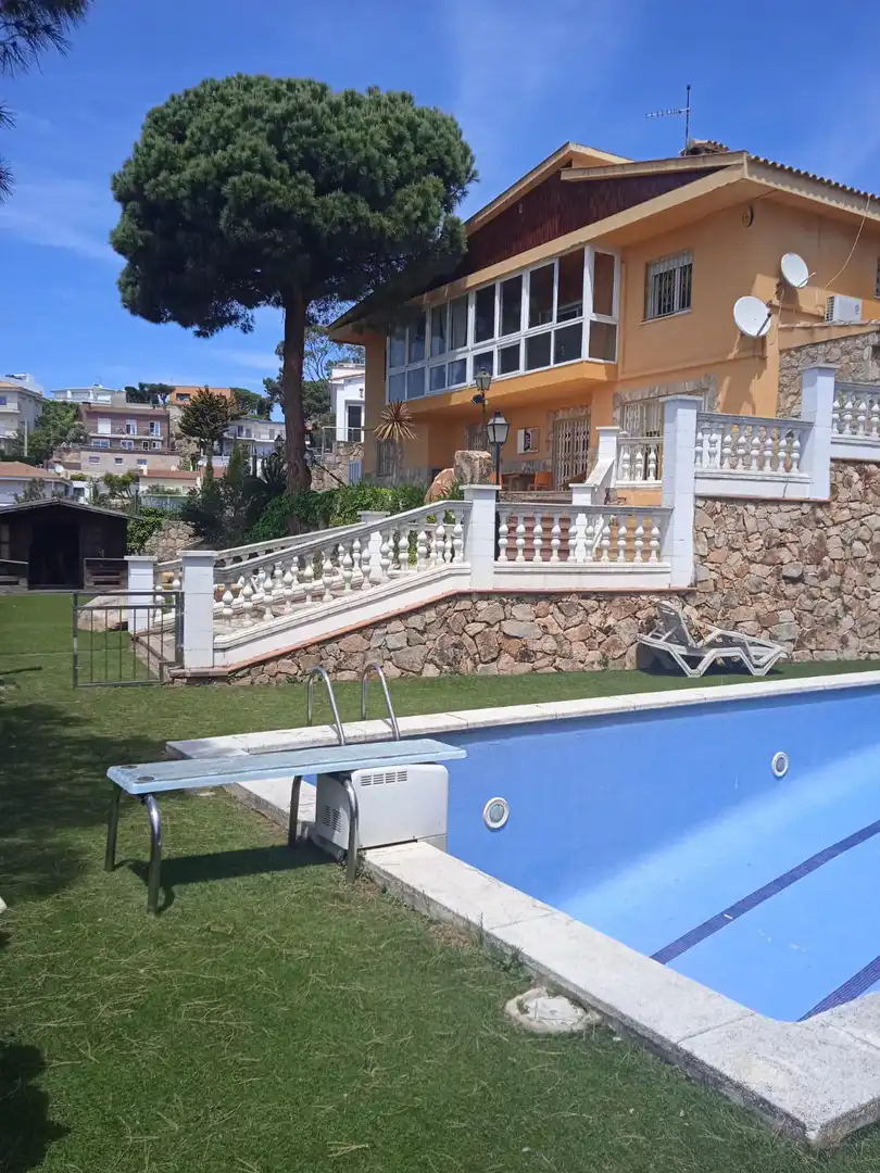 Xalet amb piscina en venda a Roca Grossa
