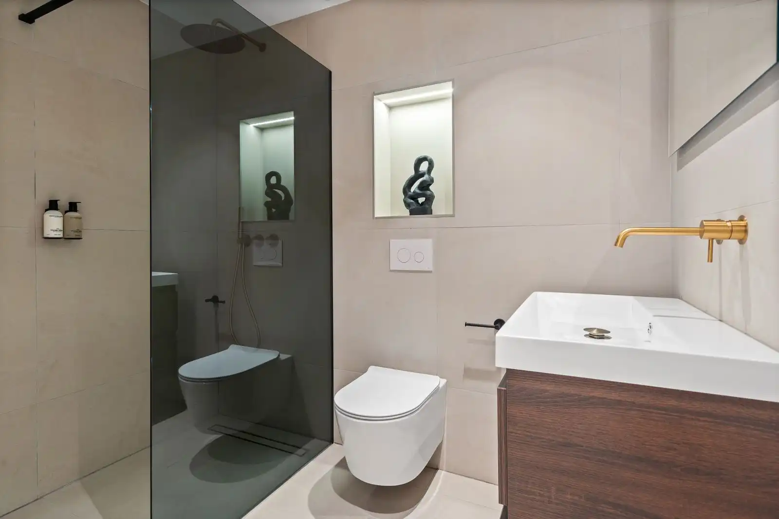 Baño de Apartamento en venta en Marbella con Terraza, Amueblado y Piscina comunitaria