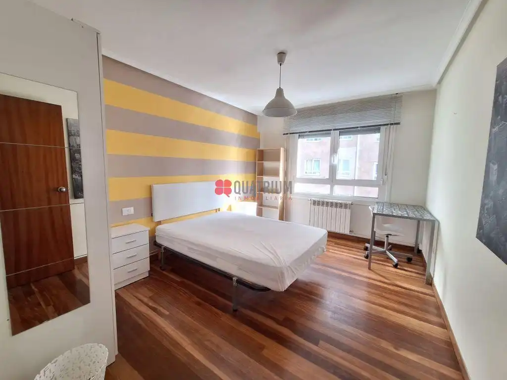 Bedroom of Flat for rent in Santiago de Compostela   with Furnished