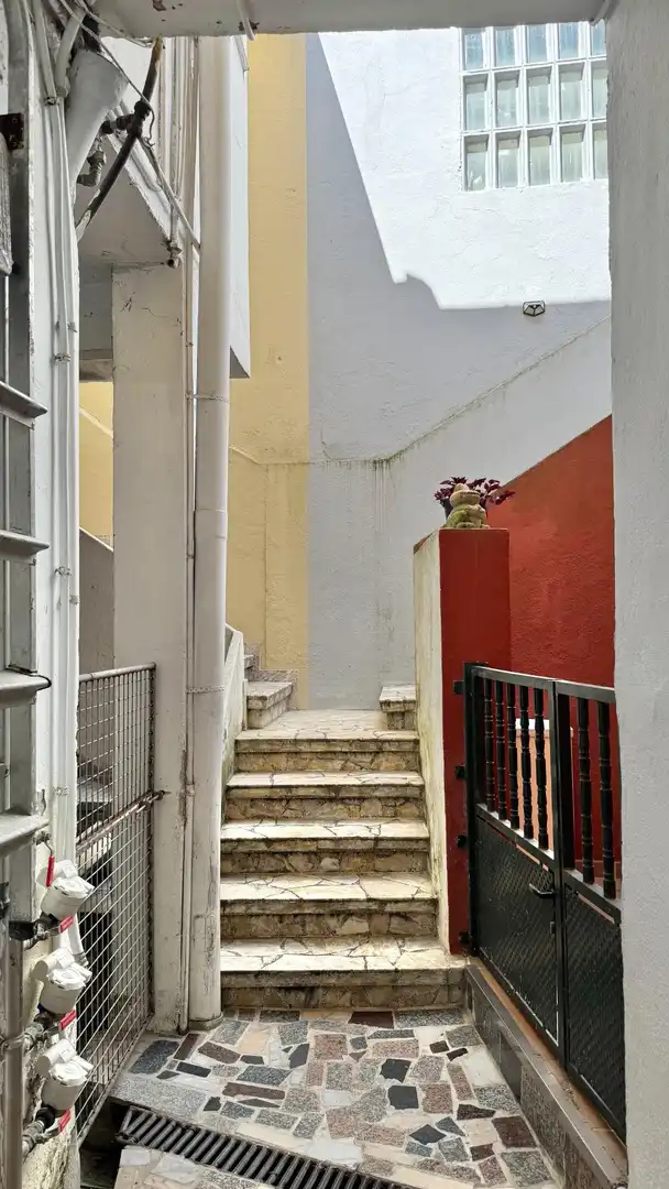 Vista exterior de Piso en venta en Vigo  con Calefacción