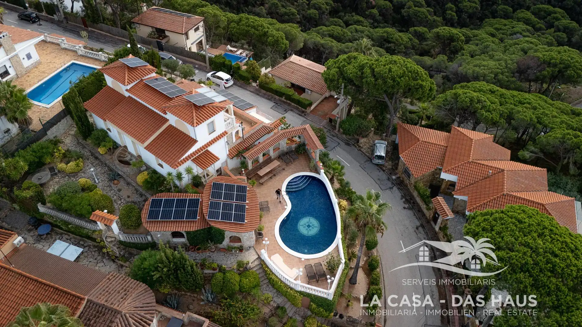 Casa con piscina en venta en Carrer de Montecarlo 43, imagen 4