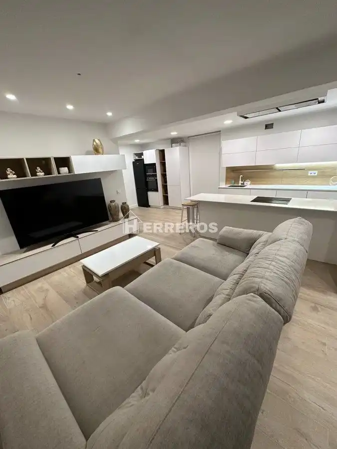 Sala d'estar de Apartament en venda en  Logroño amb Calefacció, Parquet i Moblat