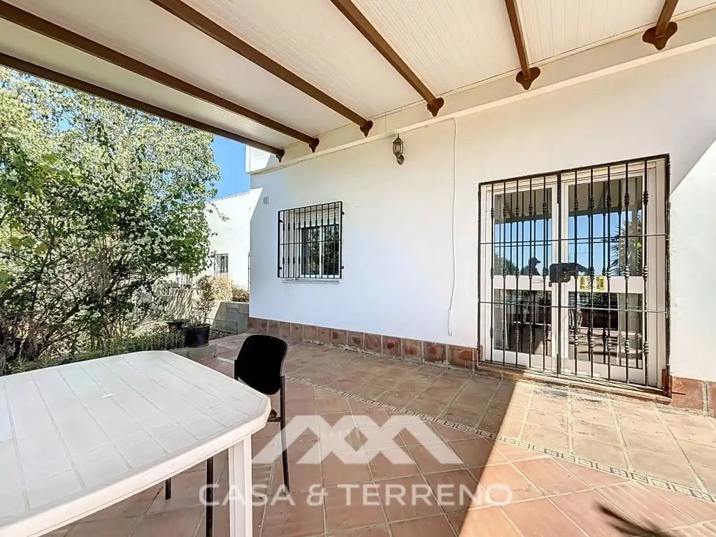 Vista exterior de Casa o xalet en venda en Vélez-Málaga amb Aire condicionat, Jardí privat i Terrassa