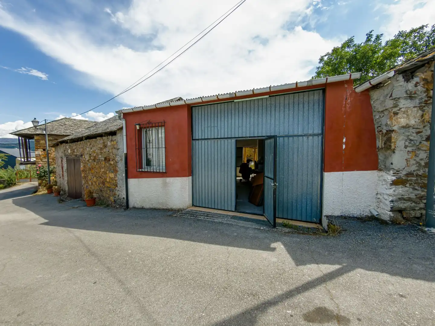 Vista exterior de Casa o xalet en venda en Toreno amb Jardí privat