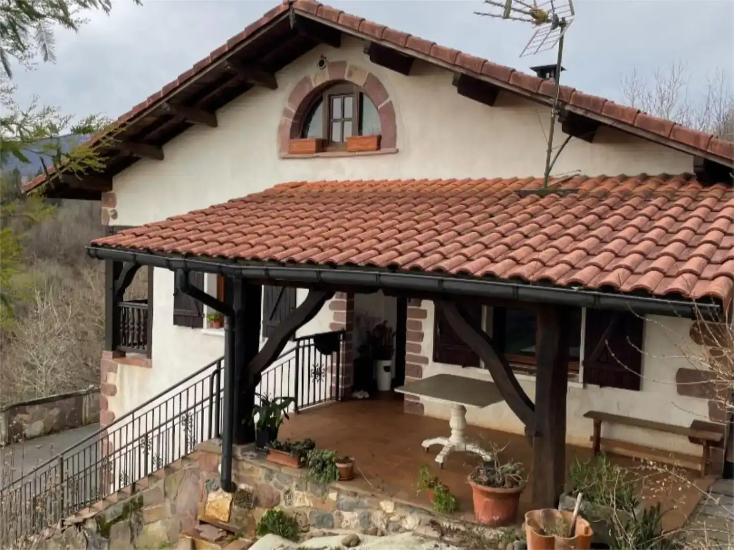 Vista exterior de Casa o xalet en venda en Asteasu amb Jardí privat, Moblat i Balcó