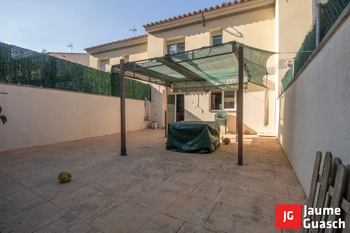 Terrassa de Casa adosada en venda en La Pobla de Montornès   amb Calefacció, Parquet i Traster