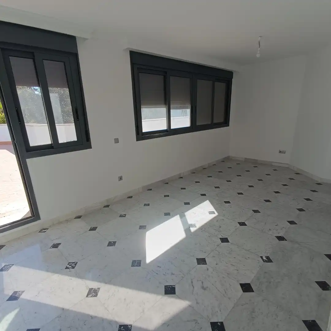 Wohnung zur Miete in Sevilla mit Klimaanlage, Heizung und Privatgarten