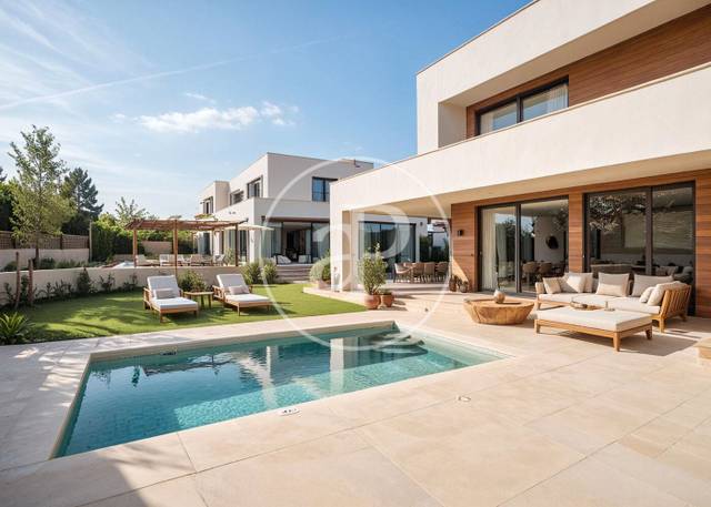 Casa adosada en Venta en C. del Abeto, 8 en Valdemarín