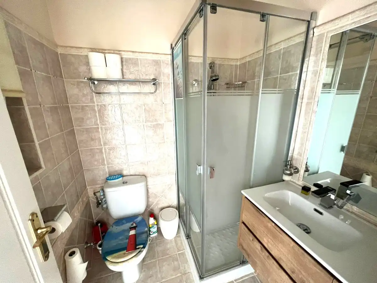 Badezimmer von Einfamilien-Reihenhaus zum Verkauf in Mijas mit Klimaanlage, Heizung und Terrasse