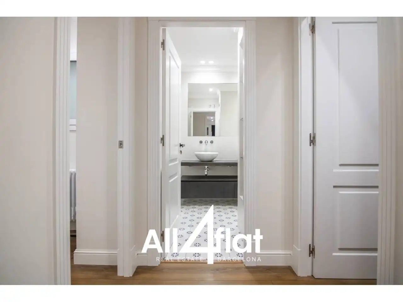 Bathroom of Flat for sale in Barcelona  with Air Conditioner, Heating and Parquet flooring
