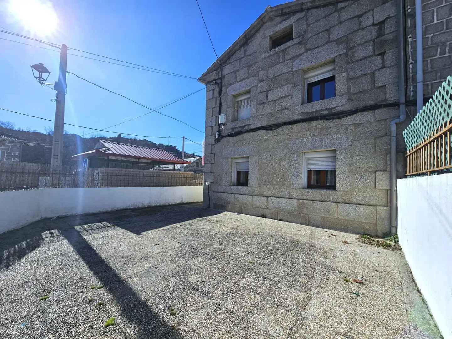 Vista exterior de Casa o xalet en venda en Navarredondilla amb Traster i Moblat