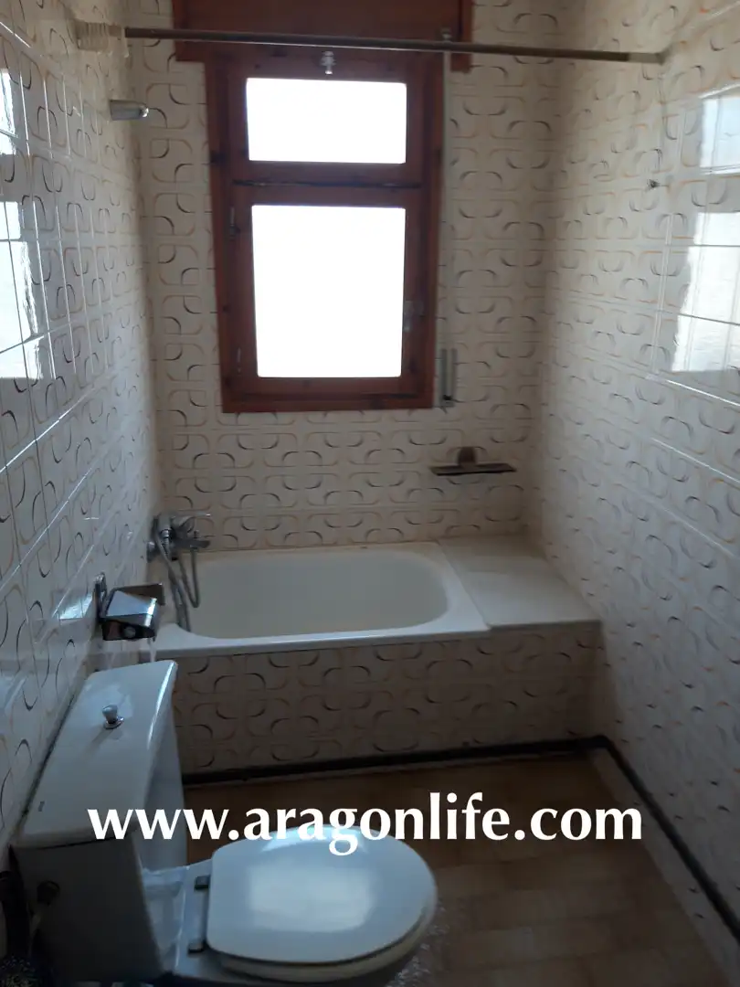 Bathroom of Houses for sale in Maella  with Heating, Private garden and Terrace