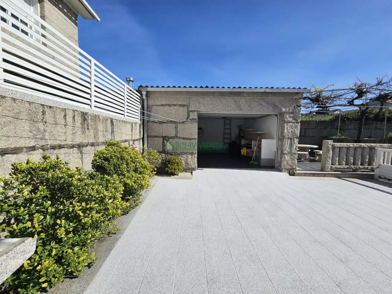 Vista exterior de Casa o chalet en venta en Sanxenxo con Calefacción y Jardín privado