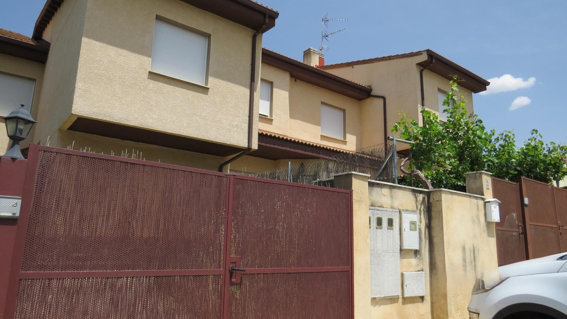 Exterior view of Single-family semi-detached for sale in Hontanares de Eresma