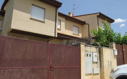 Exterior view of Single-family semi-detached for sale in Hontanares de Eresma