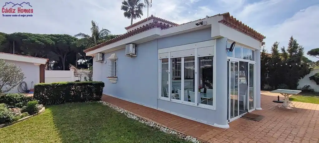 Exterior view of Houses for sale in Chiclana de la Frontera  with Air Conditioner, Heating and Private garden