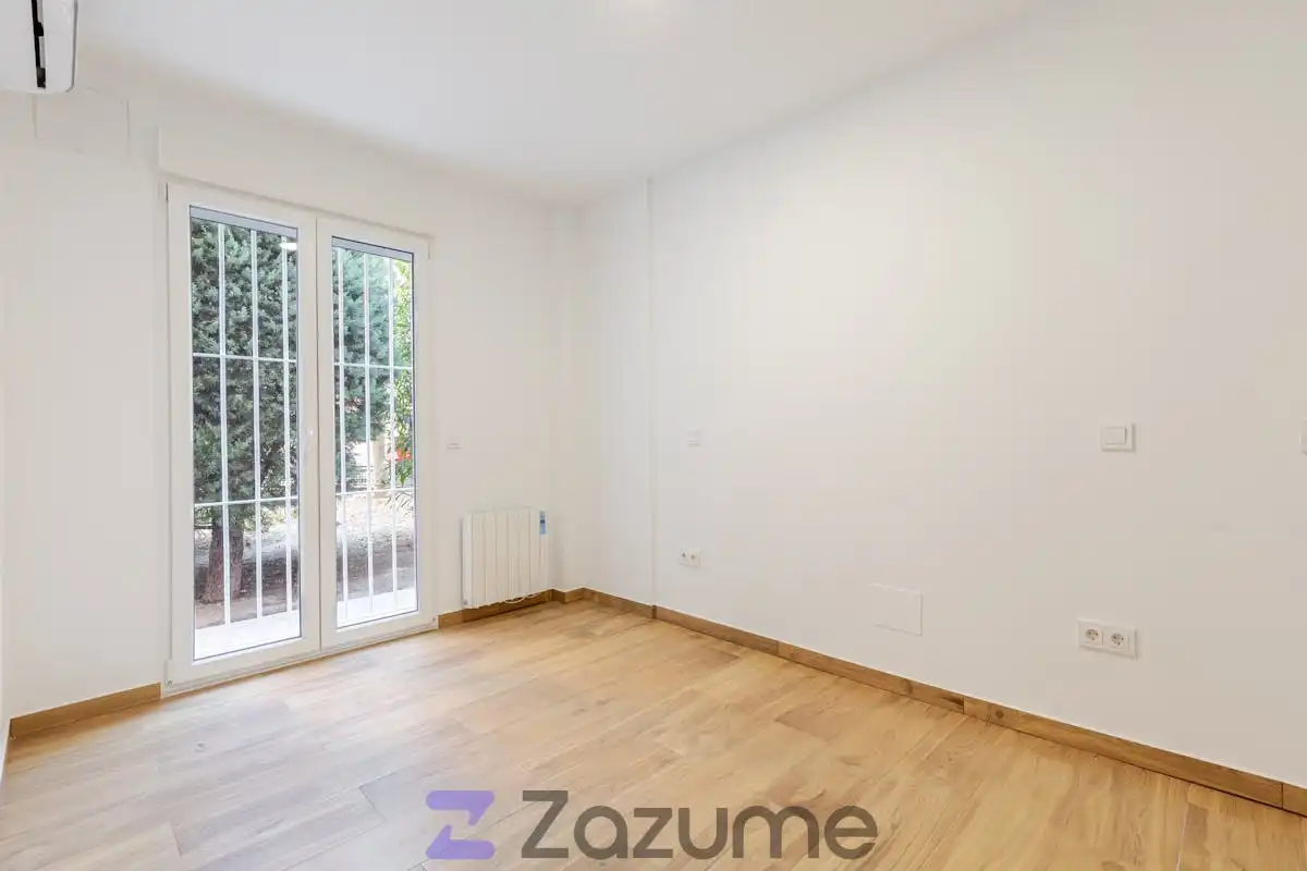 Bedroom of Flat for rent in Madrid  with Air Conditioner, Heating and Furnished