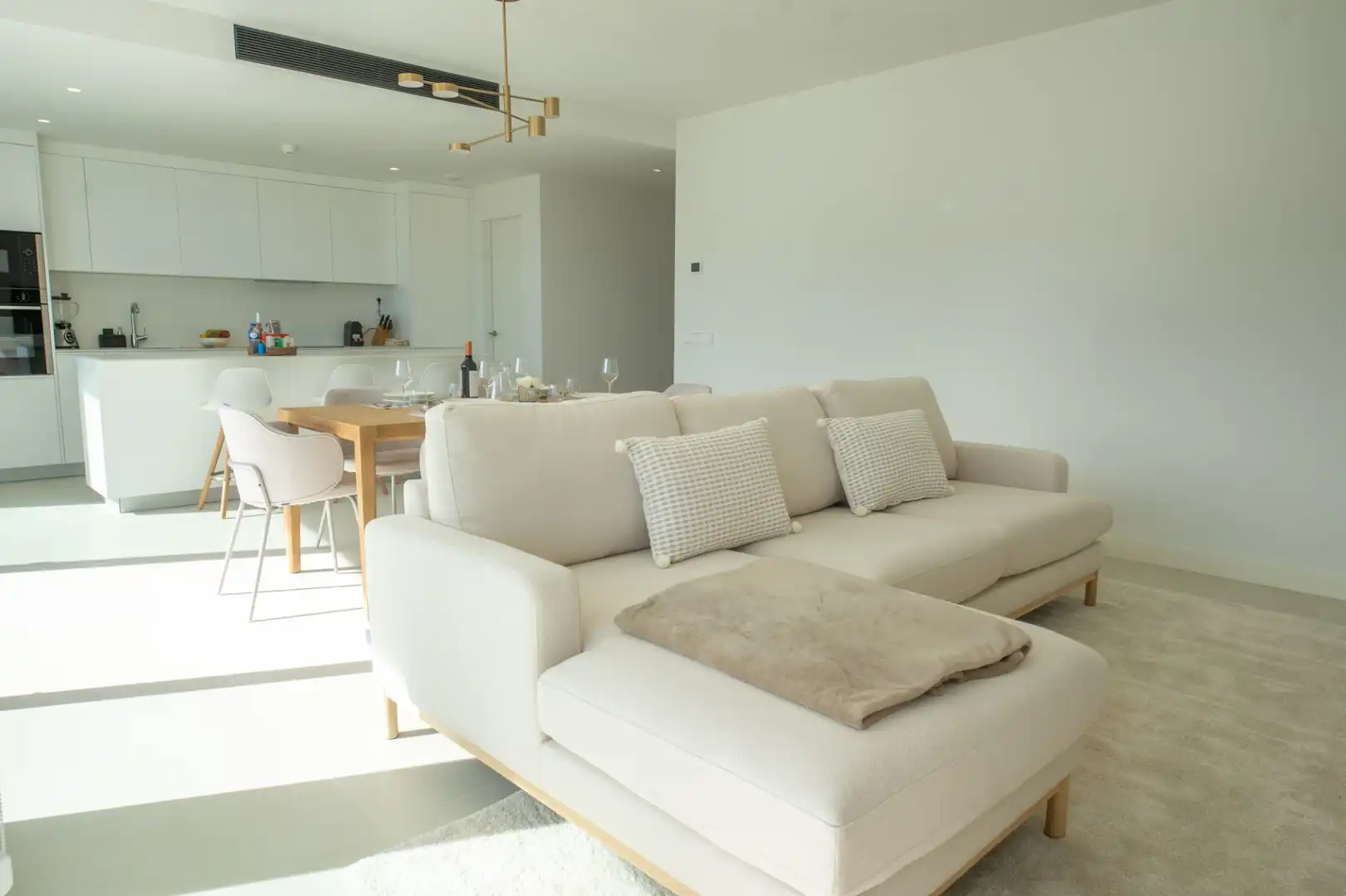 Wohnzimmer von Wohnung zum Verkauf in Fuengirola mit Klimaanlage, Heizung und Terrasse