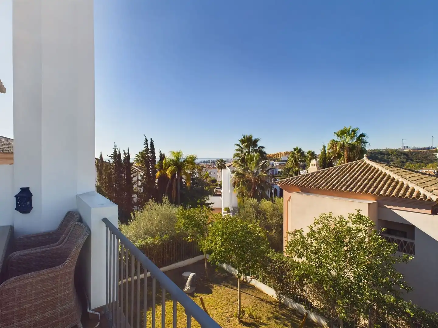 Vista exterior de Casa adosada en venda en Dos Hermanas amb Jardí privat, Terrassa i Traster