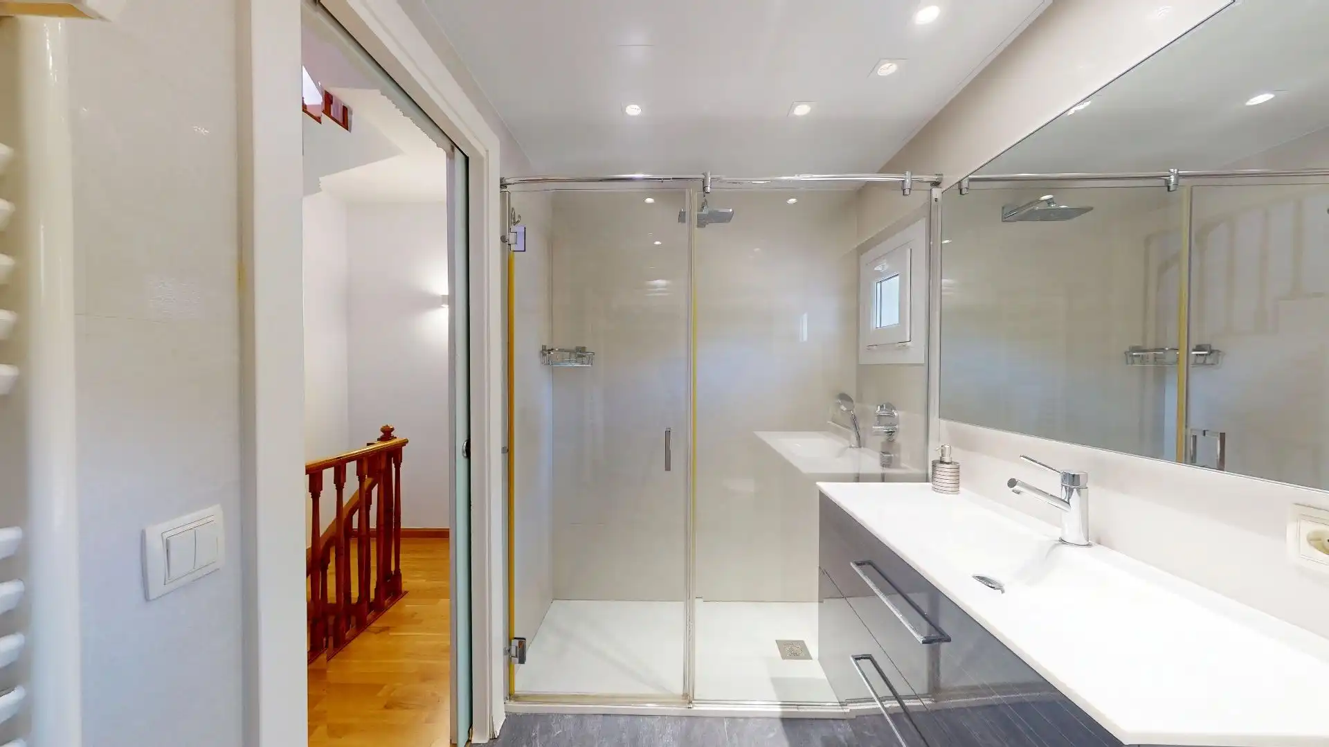 Baño de Casa adosada en venta en Castell d'Aro, Platja d'Aro i s'Agaró con Aire acondicionado, Calefacción y Jardín privado