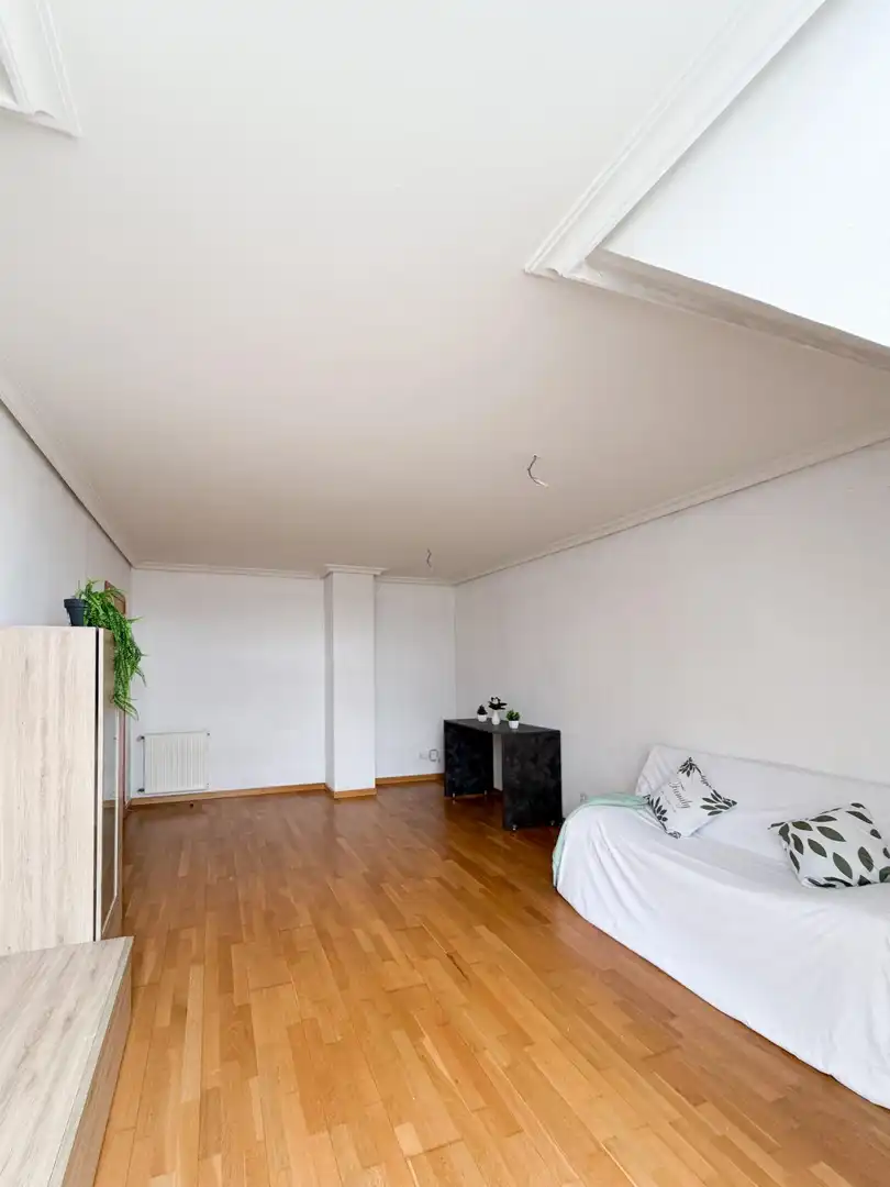 Bedroom of Attic for sale in Oviedo   with Heating, Parquet flooring and Storage room