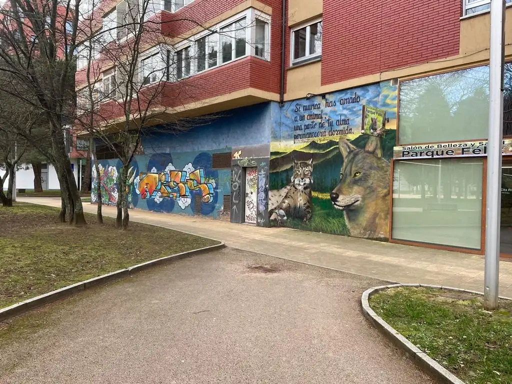 Vista exterior de Local en venda en Burgos amb Moblat
