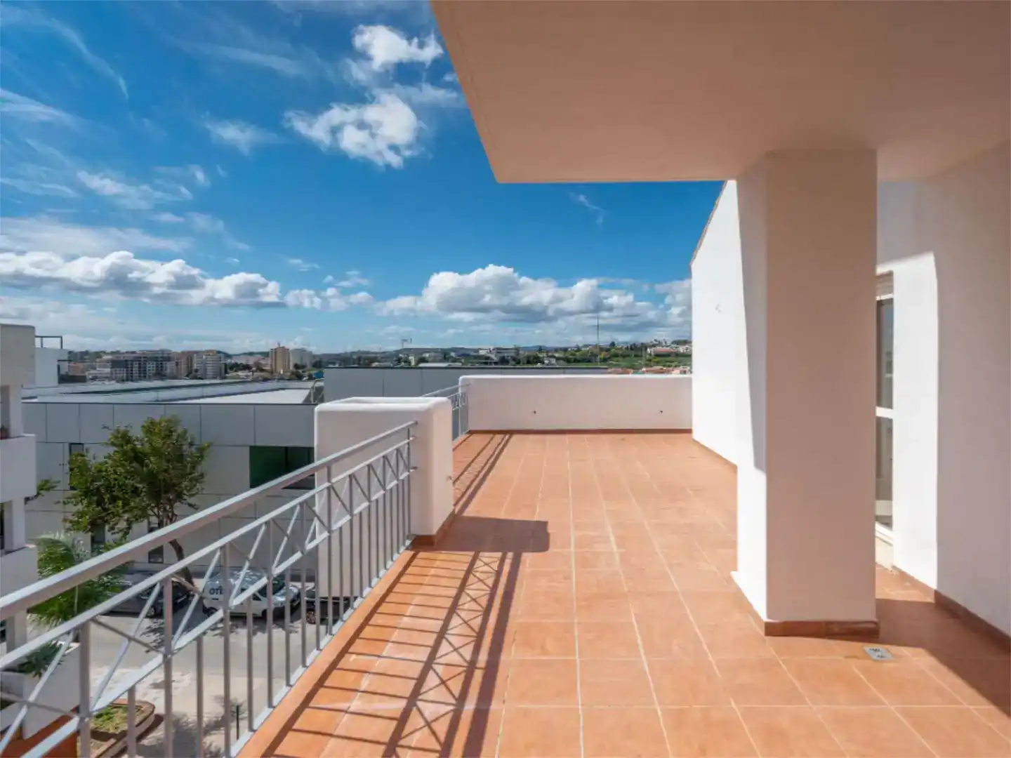 Terrasse von Wohnung zum Verkauf in Fuengirola mit Schwimmbad