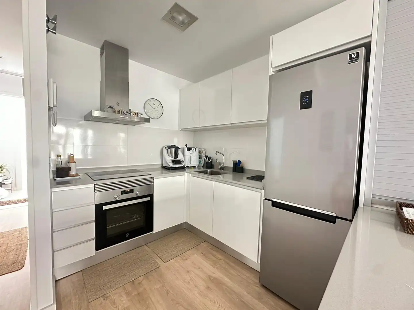 Cuina de Apartament de lloguer en Daimús amb Moblat, Balcó i Piscina comunitària