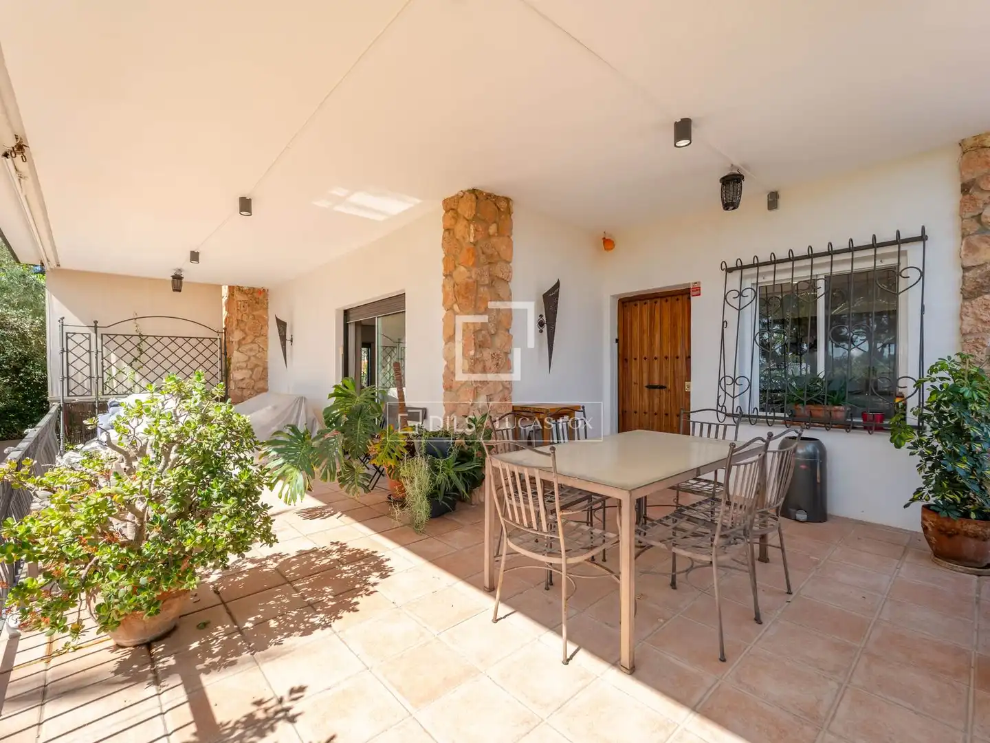 Vista exterior de Casa o xalet en venda en Riba-roja de Túria amb Aire condicionat, Jardí privat i Terrassa
