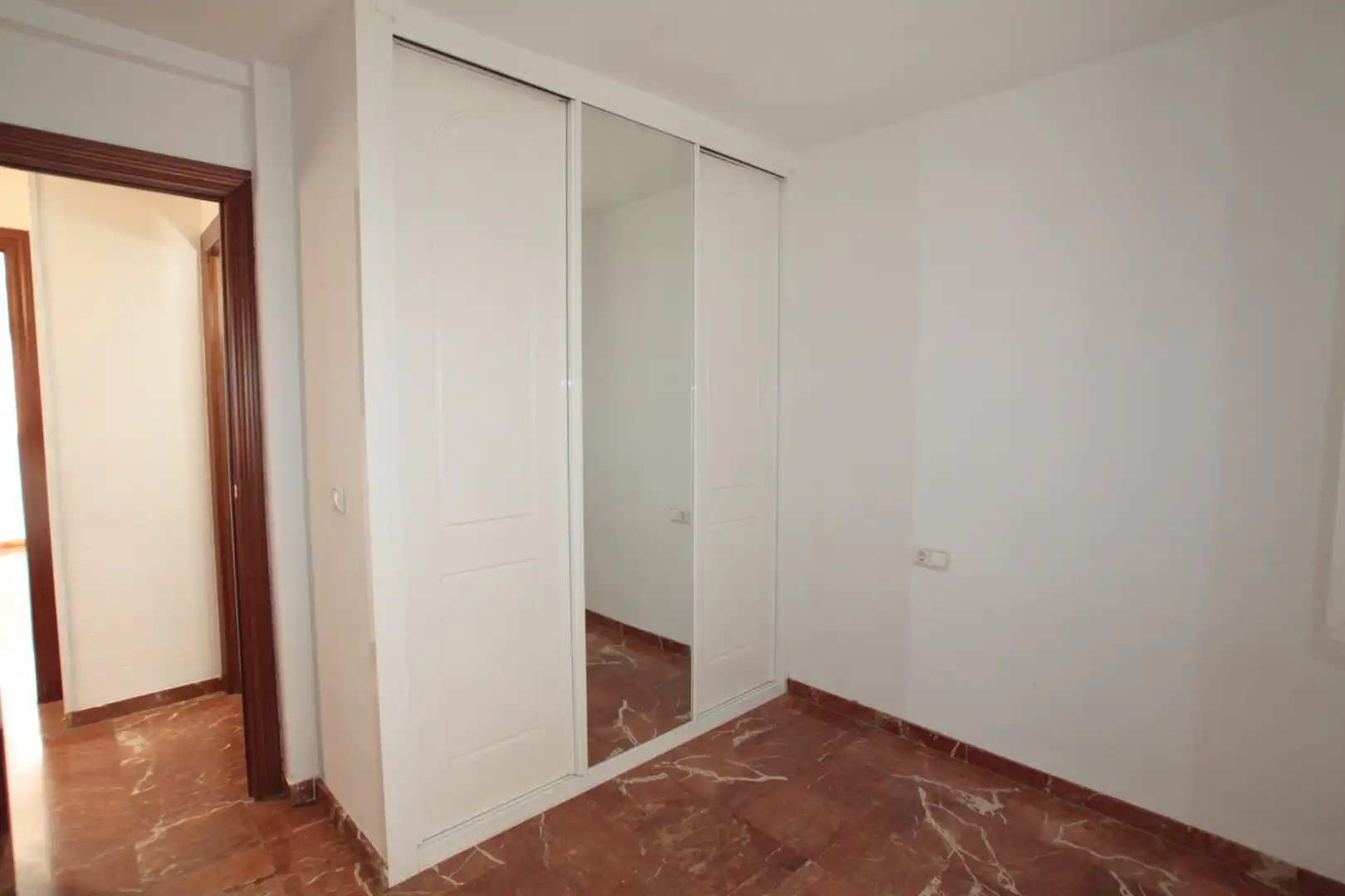 Dormitori de Pis de lloguer en Granada amb Calefacció