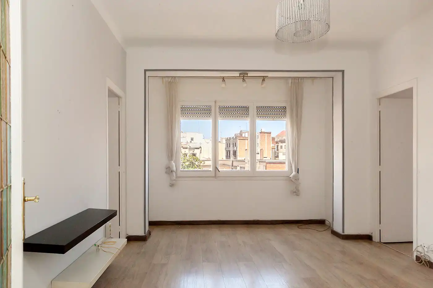 Wohnzimmer von Wohnung zum Verkauf in Barcelona mit Balkon und Alarm