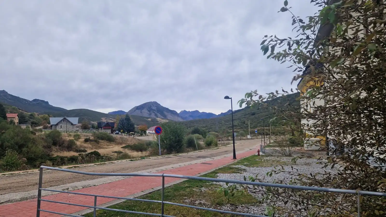 Vista exterior de Apartamento en venta en Puebla de Lillo con Calefacción, Trastero y Amueblado