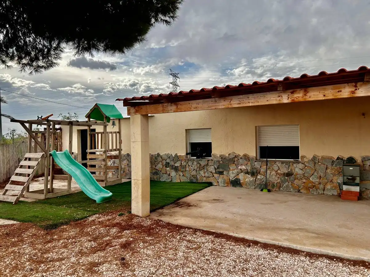 Außenansicht von Haus oder Chalet zum Verkauf in Crevillent mit Heizung und Schwimmbad