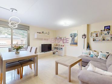 Flat with lift for sale in Montserrat
