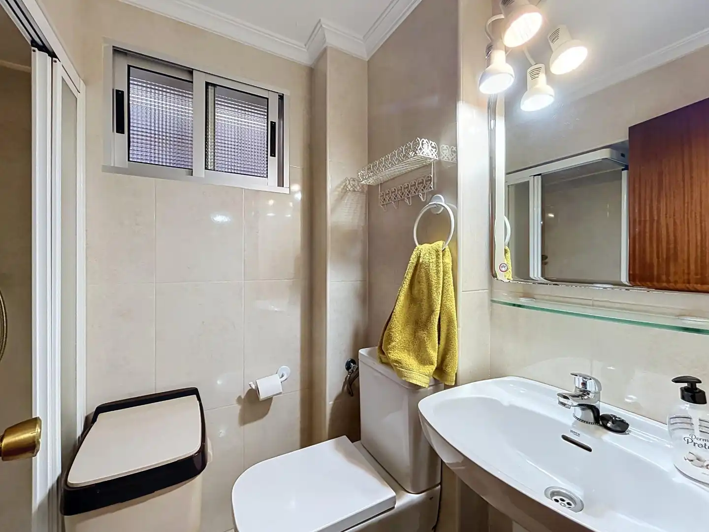 Baño de Piso en venta en Sevilla con Aire acondicionado, Terraza y Amueblado