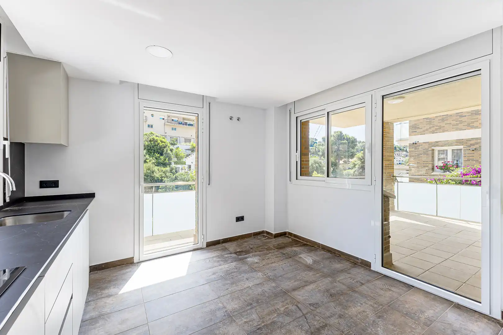 Terrassa de Casa o xalet en venda en Cubelles amb Aire condicionat, Calefacció i Jardí privat