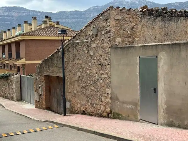 Außenansicht von Residential zum Verkauf in Ulldemolins