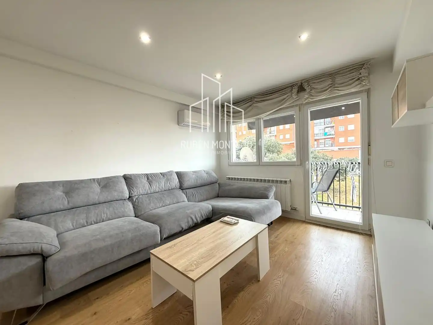 Living room of Flat for rent in Terradillos  with Air Conditioner, Heating and Terrace