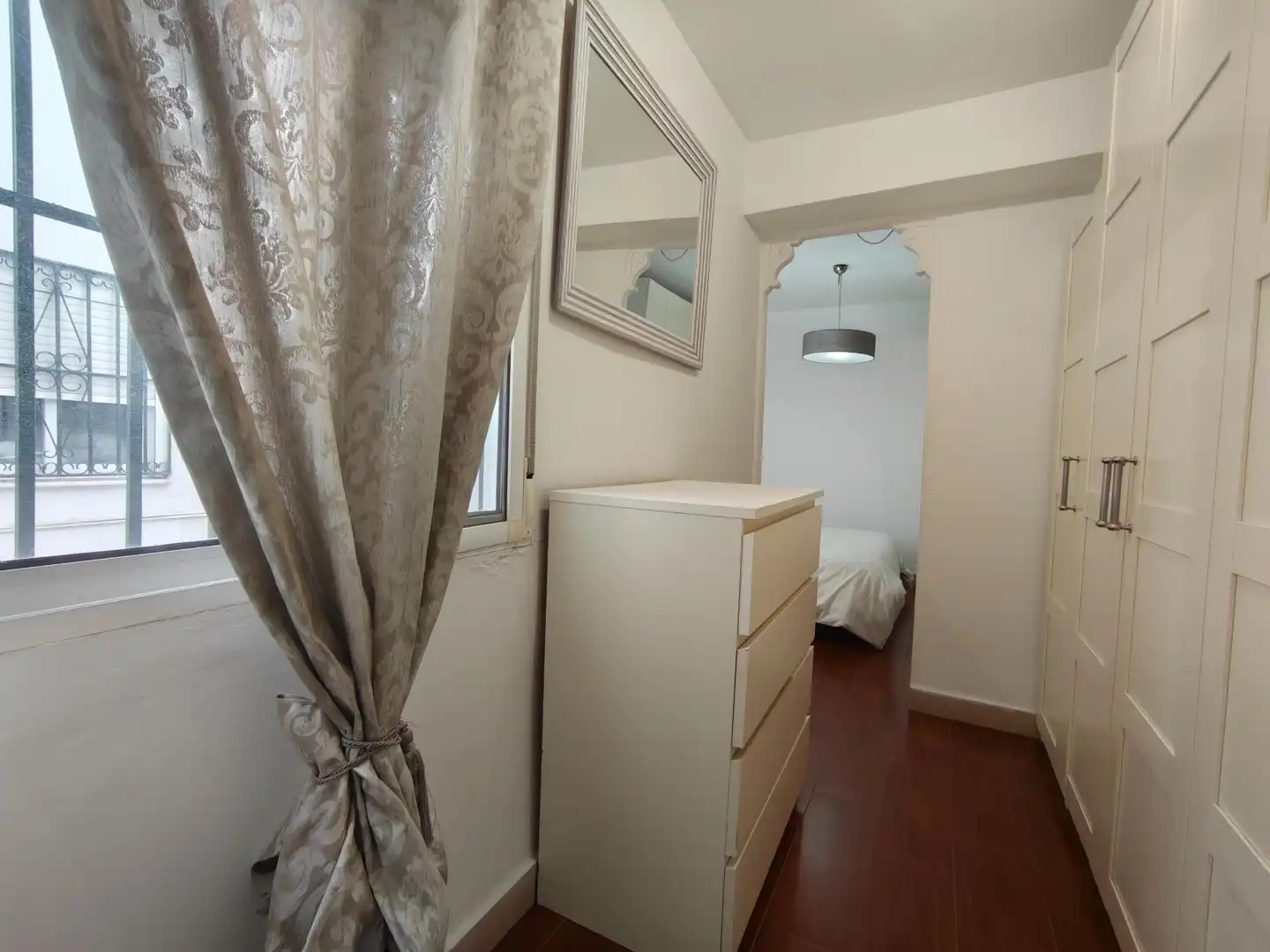 Habitación de Apartamento de alquiler en Sevilla con Aire acondicionado, Calefacción y Amueblado