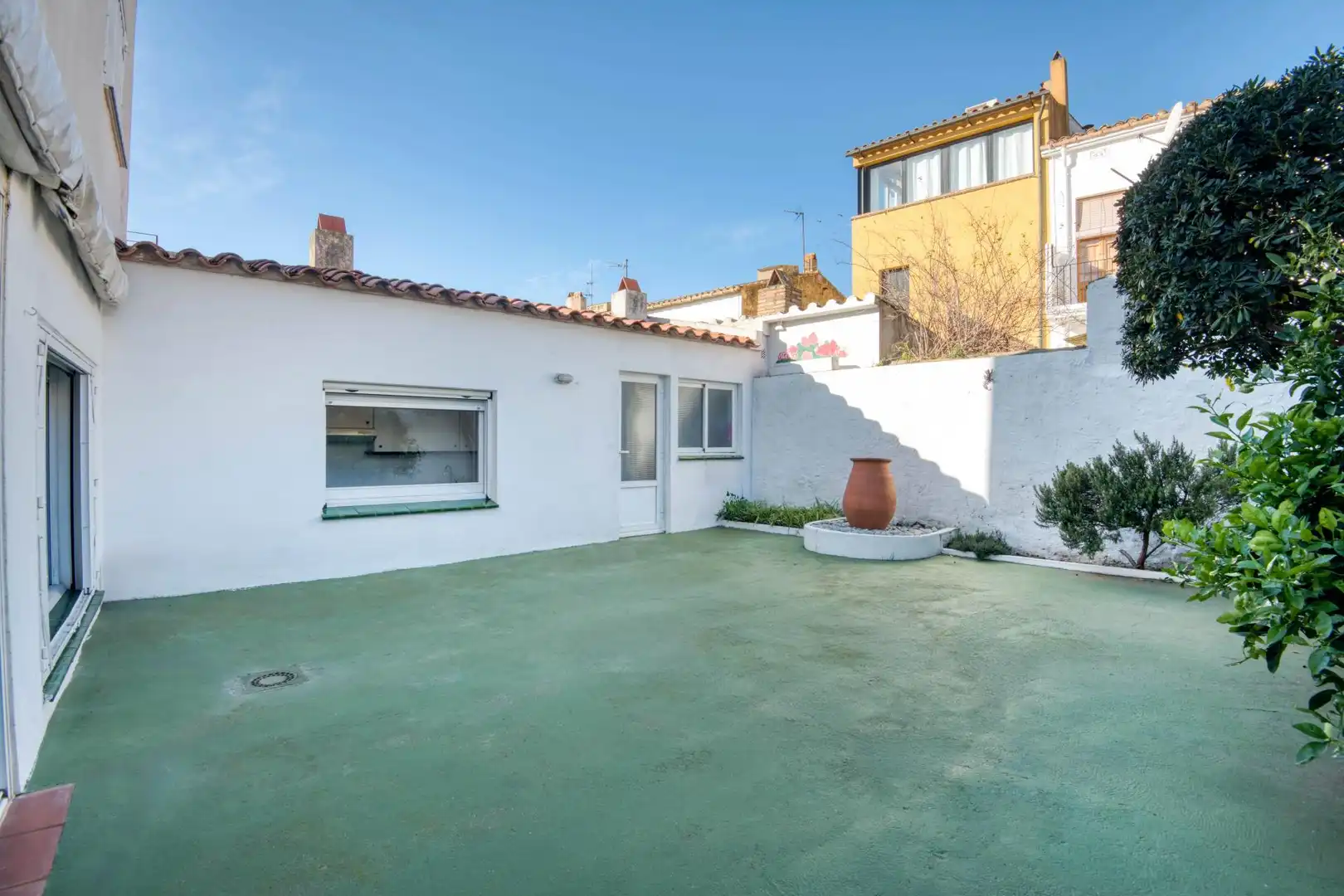 Vista exterior de Casa adosada en venda en Palafrugell amb Calefacció i Terrassa