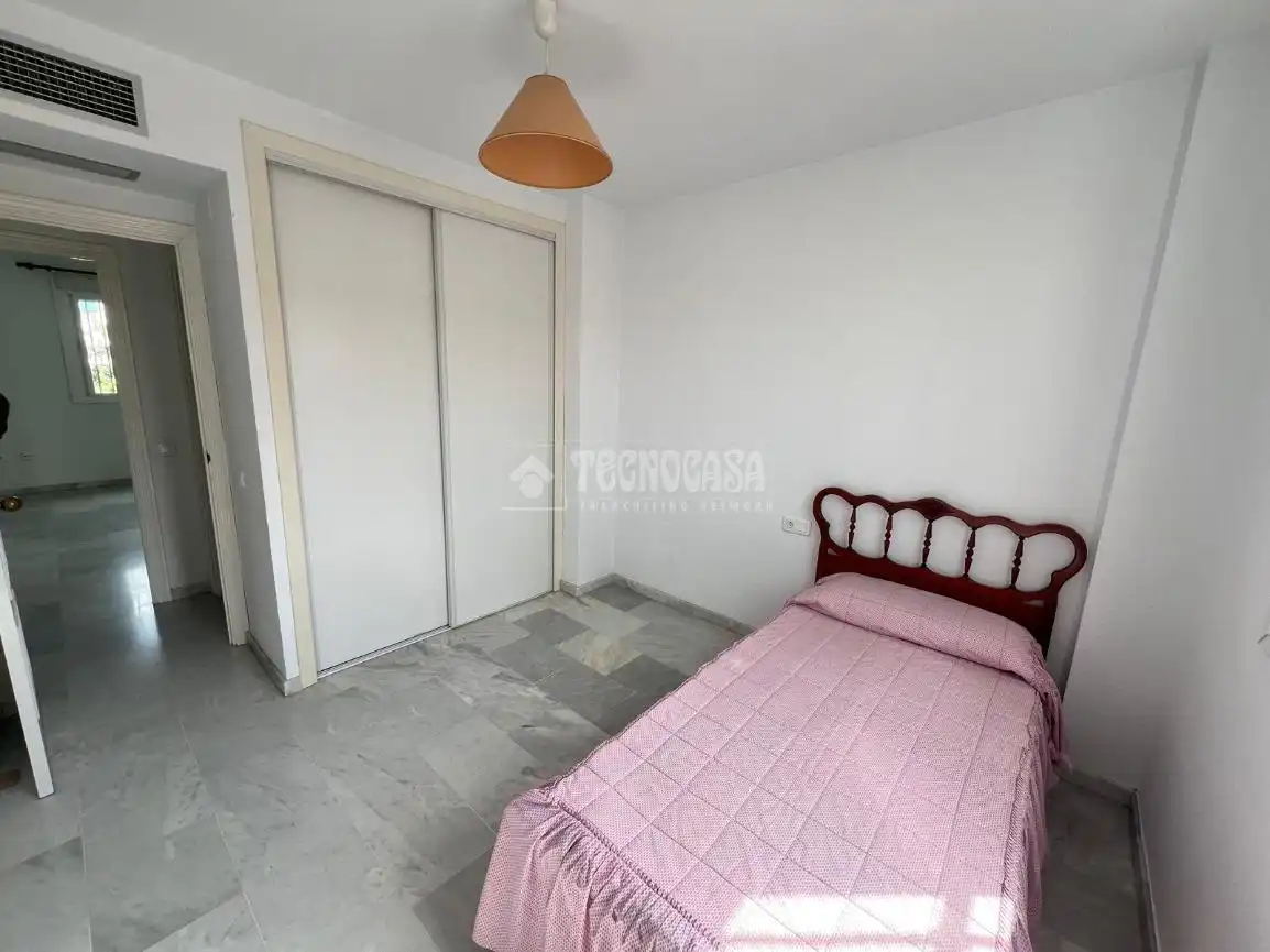 Dormitori de Casa o xalet en venda en Dos Hermanas