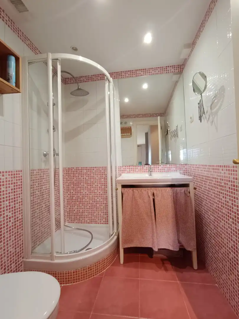 Badezimmer von Wohnungen zum Verkauf in Villanueva del Pardillo mit Klimaanlage, Heizung und Parkett