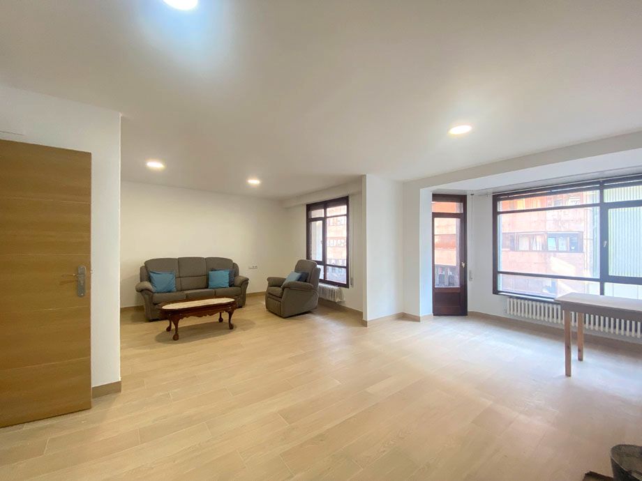 Sala de estar de Piso en venta en Vitoria - Gasteiz con Calefacción, Terraza y Trastero